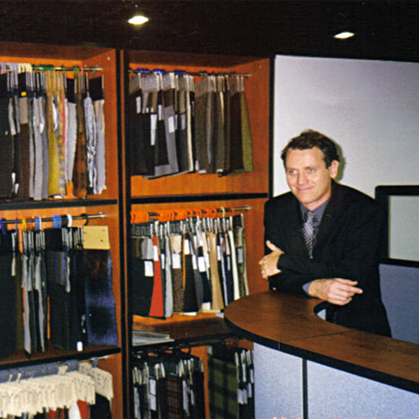 Michele Taccetti nello showroom allo ShanghaiMart 1999